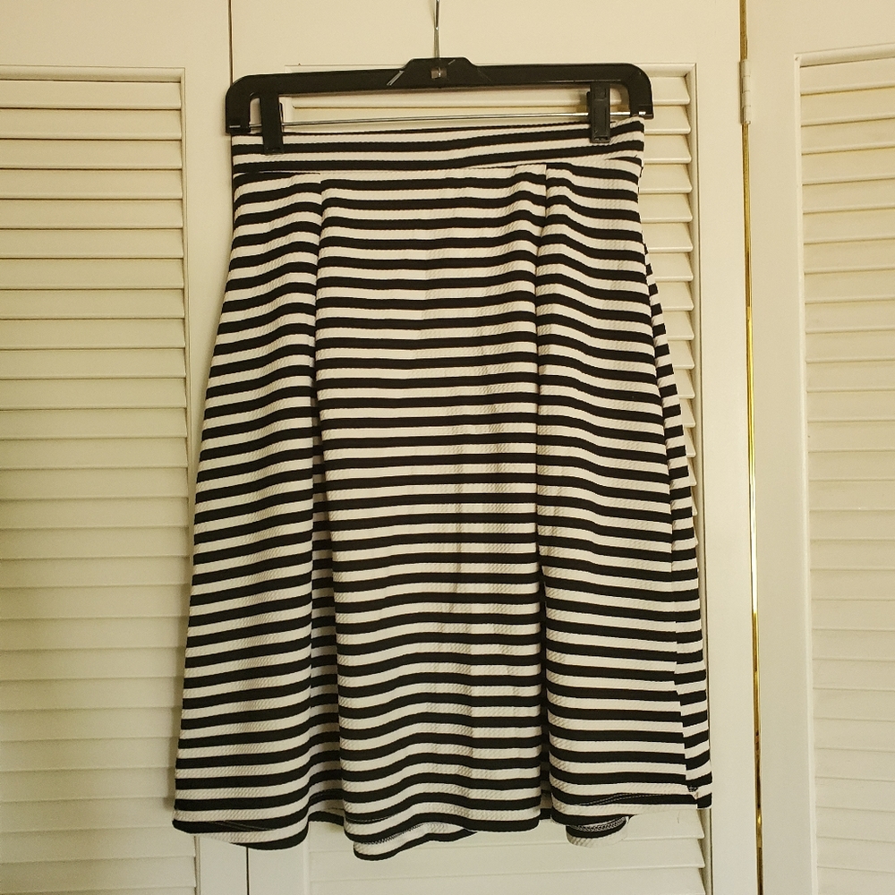 NWT Nordstrom LE LIS Skirt